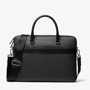 Michael Kors Media Bag w/wide Crossover Strap.